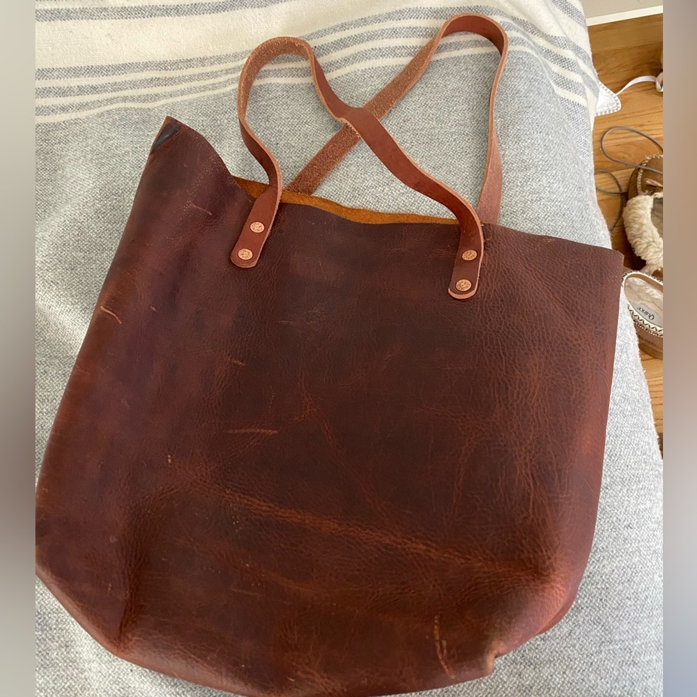 COPY - Beautiful Leather KMM tan Kodiak Tote. VGUC